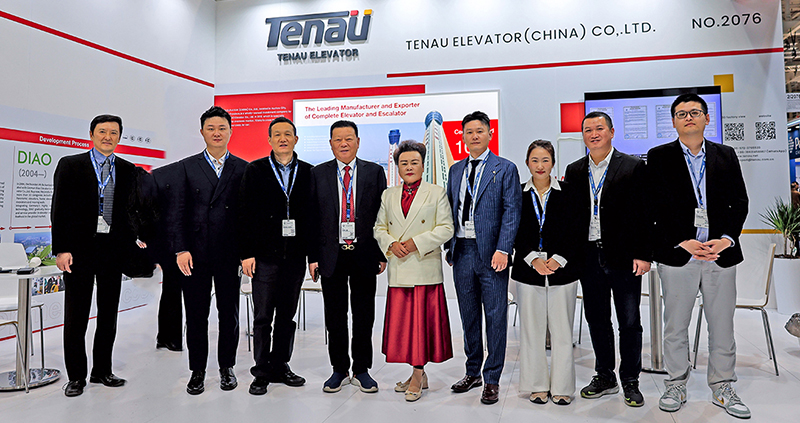 Augsburg, Almanya'daki Elevator International Expo'ya katılacak olan TENAU ELEVATOR (CHINA) Co., Ltd. başkanı Kunfa Bo, başkan Aizhu Yang, yurtdışı pazarlama direktörü Congcong Sun ve diğer departman temsilcilerini içtenlikle tebrik ediyoruz.